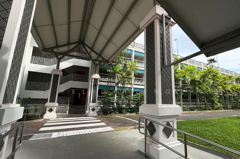 112 Lorong 1 Toa Payoh HDB Flat For Sale at S$ 380,000 | PropertyGuru Singapore - Exterior
