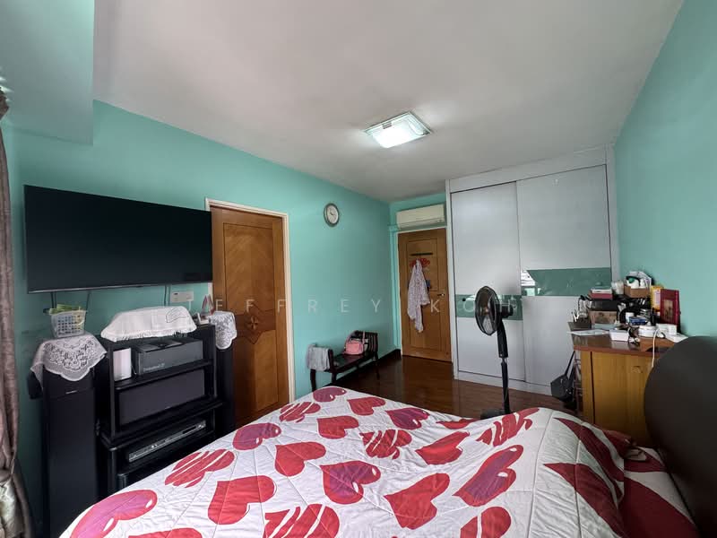 264A Compassvale Bow HDB Flat For Sale at S$ 798,000 | PropertyGuru Singapore - Bedroom