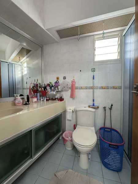 264A Compassvale Bow HDB Flat For Sale at S$ 798,000 | PropertyGuru Singapore - Bathroom