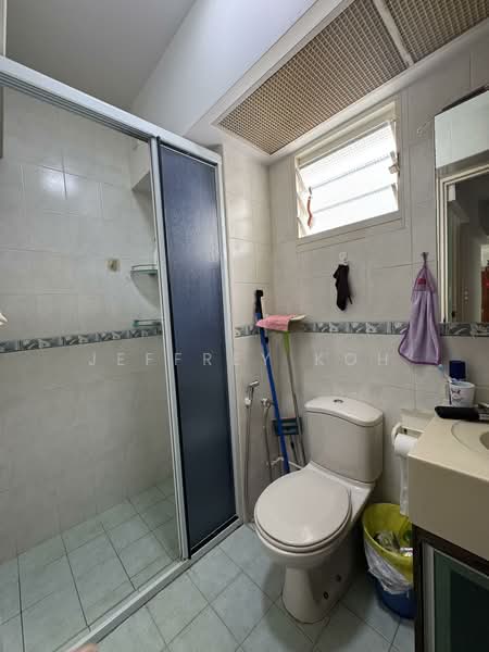 264A Compassvale Bow HDB Flat For Sale at S$ 798,000 | PropertyGuru Singapore - Bathroom