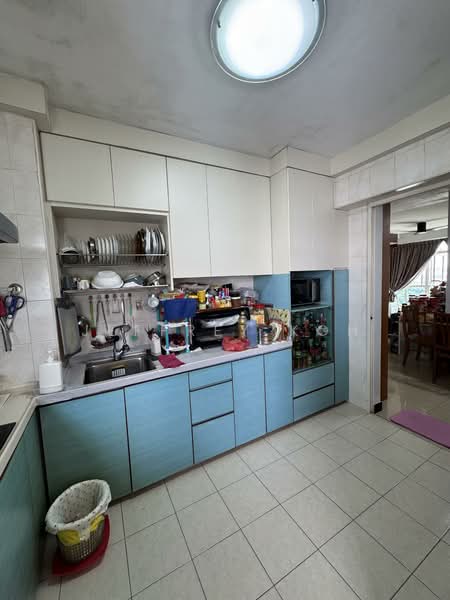 264A Compassvale Bow HDB Flat For Sale at S$ 798,000 | PropertyGuru Singapore - Kitchen