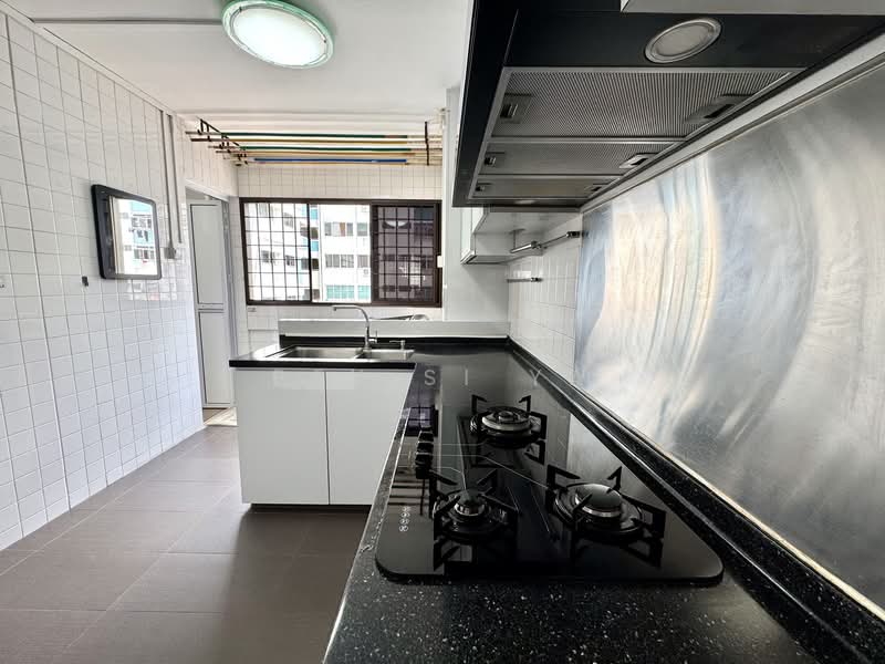 141 Bishan Street 12 HDB Flat For Sale at S$ 698,000 | PropertyGuru Singapore - Kitchen
