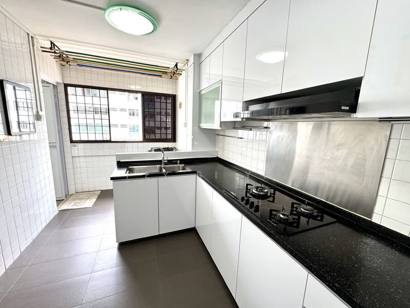 141 Bishan Street 12 HDB Flat For Sale at S$ 698,000 | PropertyGuru Singapore - Kitchen