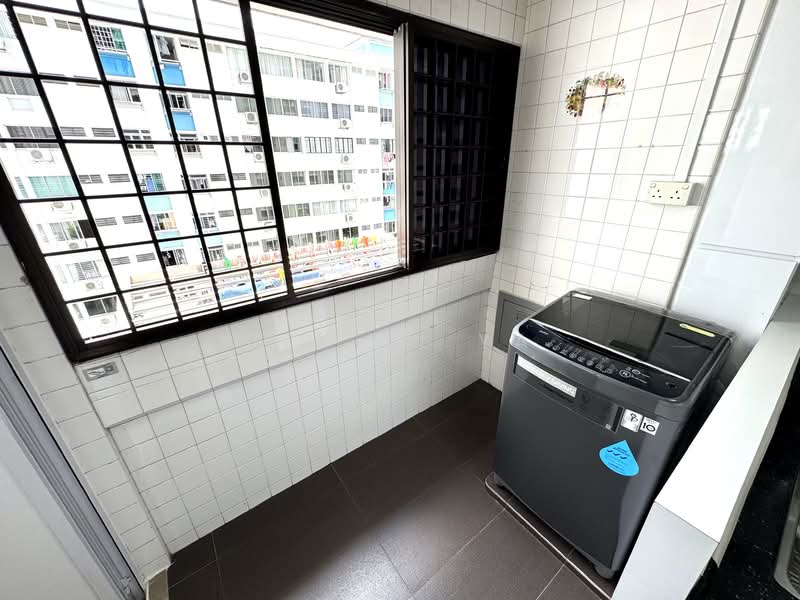 141 Bishan Street 12 HDB Flat For Sale at S$ 698,000 | PropertyGuru Singapore - Balcony