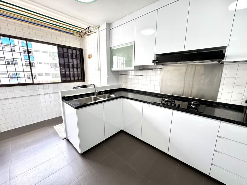 141 Bishan Street 12 HDB Flat For Sale at S$ 698,000 | PropertyGuru Singapore - Kitchen