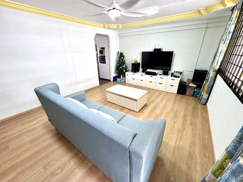 141 Bishan Street 12 HDB Flat For Sale at S$ 698,000 | PropertyGuru Singapore - Living Room