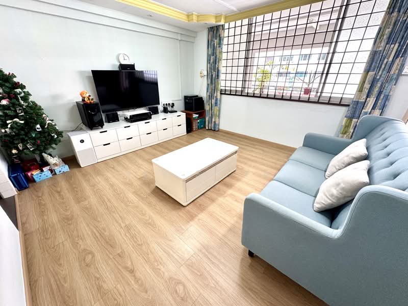 141 Bishan Street 12 HDB Flat For Sale at S$ 698,000 | PropertyGuru Singapore - Living Room