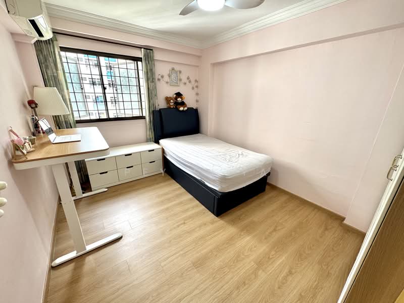 141 Bishan Street 12 HDB Flat For Sale at S$ 698,000 | PropertyGuru Singapore - Bedroom