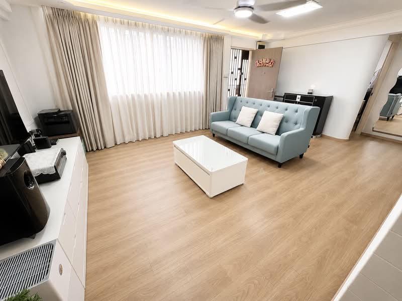 141 Bishan Street 12, 141 Bishan Street 12, 3 Bedrooms, 904 sqft, HDB Flat For Sale, by Pey Si Ya, 500064121 - Living Room - PropertyGuru.com.sg