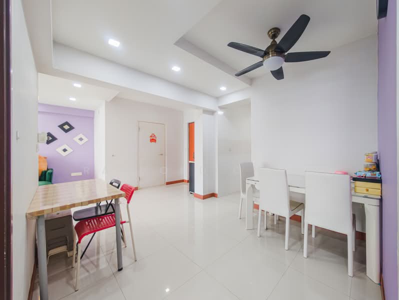 803B Keat Hong Close HDB Flat For Sale at S$ 618,000 | PropertyGuru Singapore - Dining Room