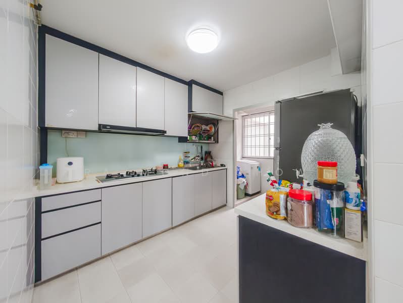 803B Keat Hong Close HDB Flat For Sale at S$ 618,000 | PropertyGuru Singapore - Kitchen