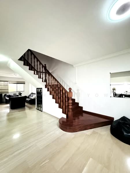 894 Tampines Street 81 HDB Flat For Sale at S$ 999,990 | PropertyGuru Singapore - Living Room