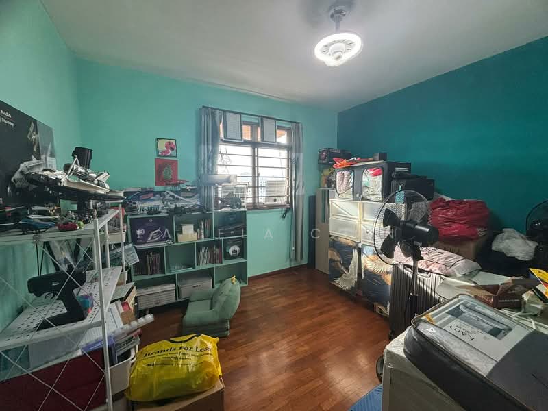 678D Jurong West Street 64 HDB Flat For Sale at S$ 678,000 | PropertyGuru Singapore - Bedroom