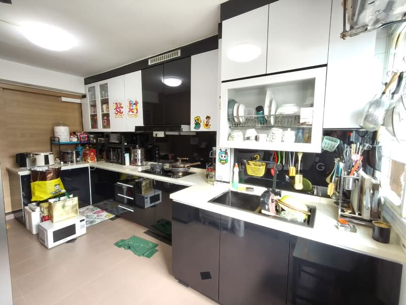 607 Ang Mo Kio Avenue 4 HDB Flat For Sale at S$ 579,000 | PropertyGuru Singapore - Kitchen