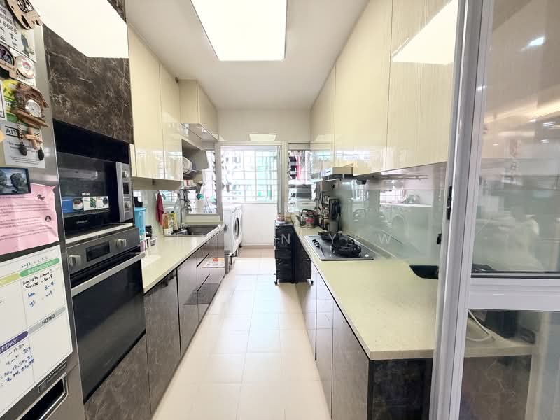 501B Yishun Street 51 HDB Flat For Sale at S$ 788,888 | PropertyGuru Singapore - Kitchen