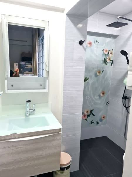 403 Pandan Gardens HDB Flat For Sale at S$ 598,000 | PropertyGuru Singapore - Bathroom