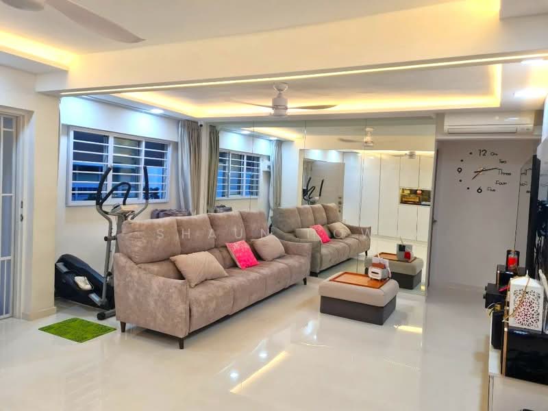 403 Pandan Gardens HDB Flat For Sale at S$ 598,000 | PropertyGuru Singapore - Living Room