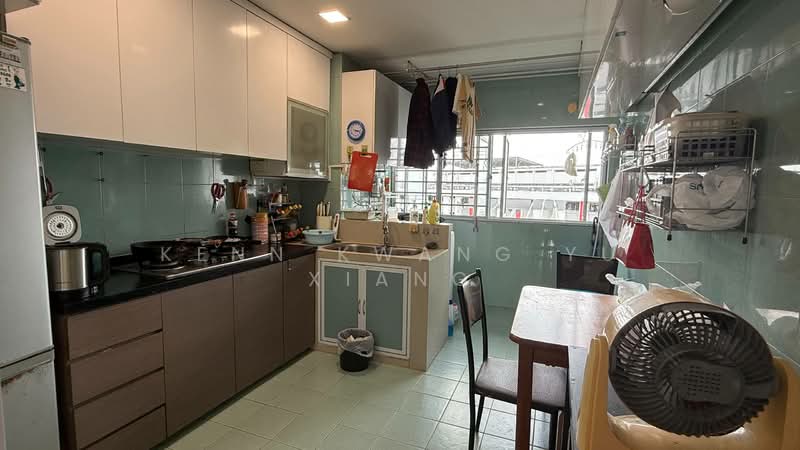 223 Ang Mo Kio Avenue 1 HDB Flat For Sale at S$ 450,000 | PropertyGuru Singapore - Kitchen