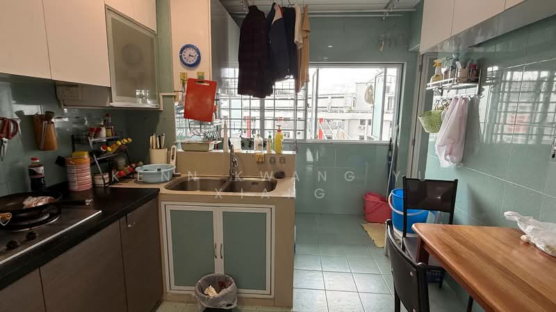 223 Ang Mo Kio Avenue 1 HDB Flat For Sale at S$ 450,000 | PropertyGuru Singapore - Kitchen