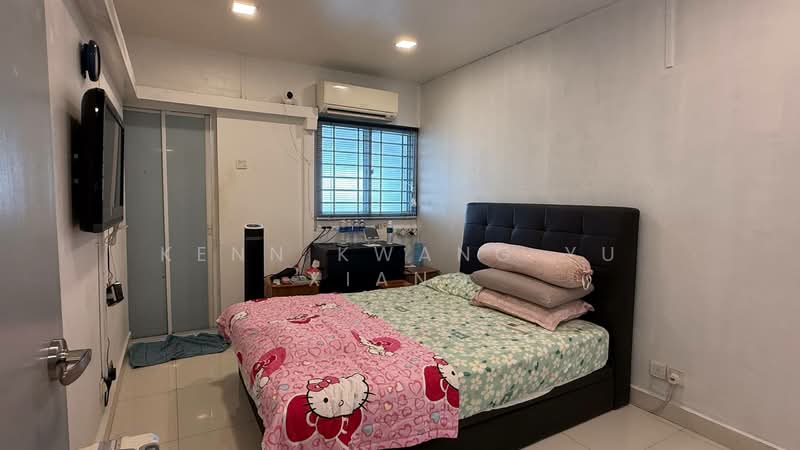 223 Ang Mo Kio Avenue 1 HDB Flat For Sale at S$ 450,000 | PropertyGuru Singapore - Bedroom