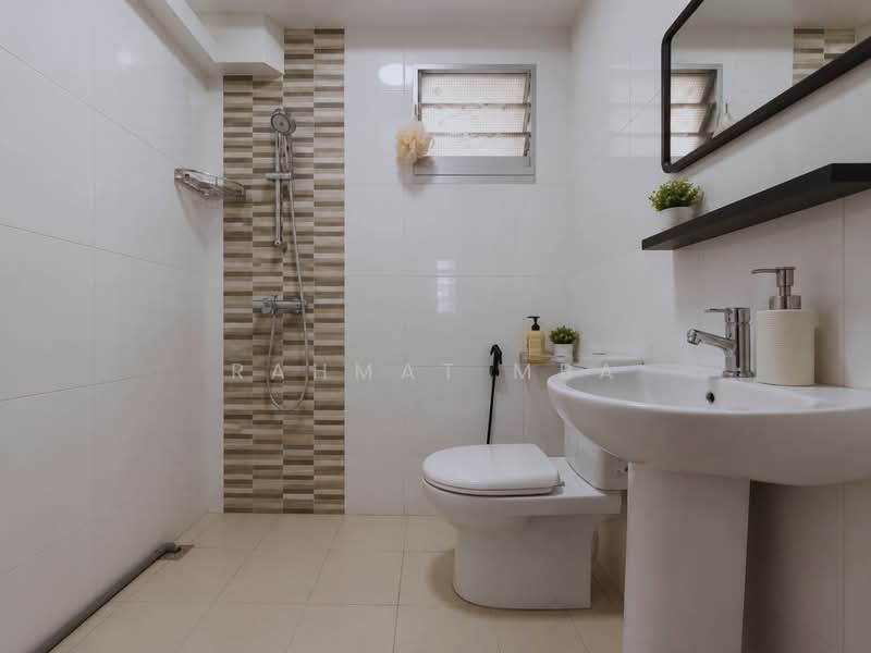 409A Northshore Drive, 409A Northshore Drive, 2 Bedrooms, 721 sqft, HDB Flat For Sale, by Rahmat MBA, 500064163 - Master Bathroom - PropertyGuru.com.sg