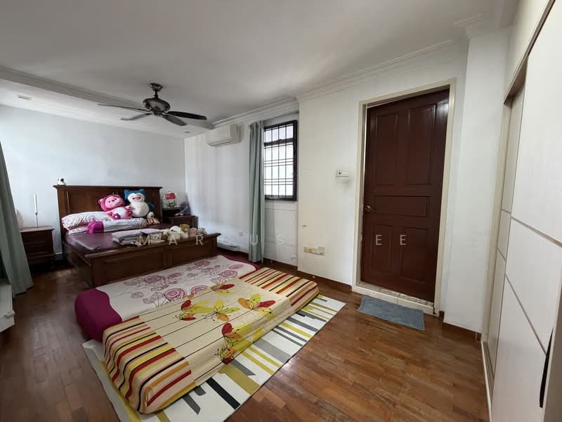 675B Jurong West Street 64 HDB Flat For Sale at S$ 660,000 | PropertyGuru Singapore - Bedroom