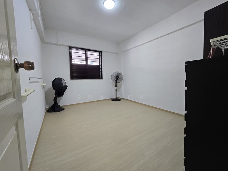 124 Bedok North Road HDB Flat For Sale at S$ 440,000 | PropertyGuru Singapore - front room