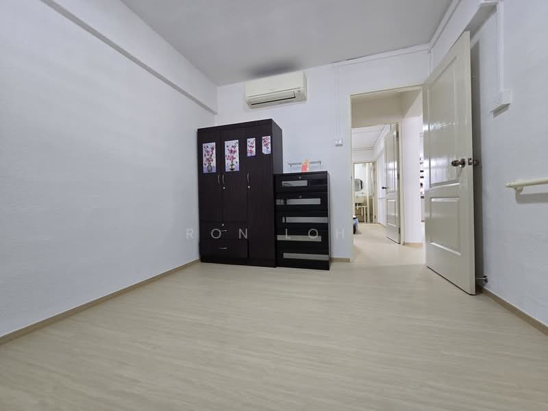 124 Bedok North Road HDB Flat For Sale at S$ 440,000 | PropertyGuru Singapore - front room