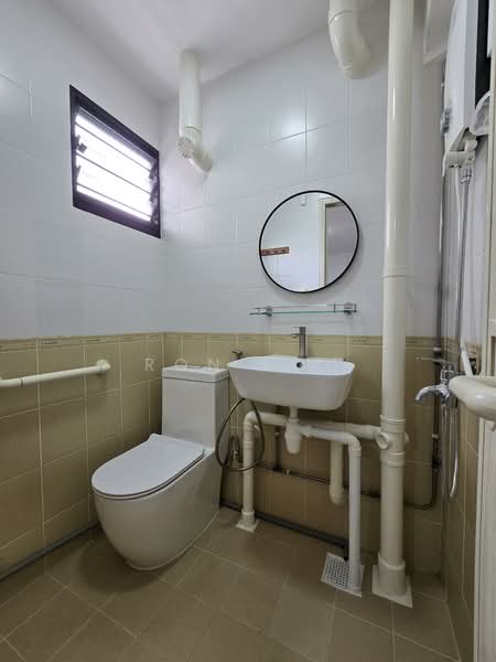 124 Bedok North Road HDB Flat For Sale at S$ 440,000 | PropertyGuru Singapore - Master Bath