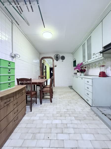 313 Shunfu Road HDB Flat For Sale at S$ 478,000 | PropertyGuru Singapore - Kitchen