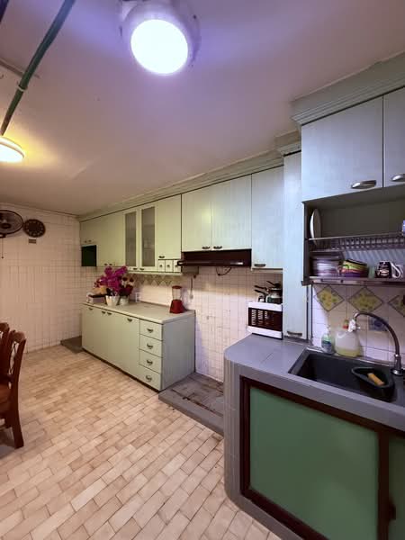 313 Shunfu Road HDB Flat For Sale at S$ 478,000 | PropertyGuru Singapore - Kitchen
