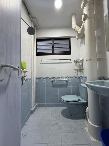 313 Shunfu Road HDB Flat For Sale at S$ 478,000 | PropertyGuru Singapore - Bathroom