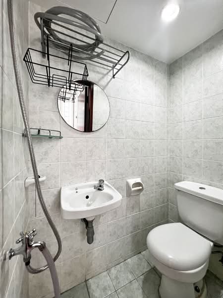 Northoaks Condominium For Sale at S$ 1,250,000 | PropertyGuru Singapore - Bathroom