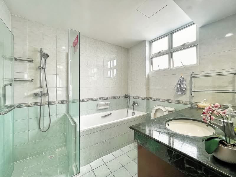 Northoaks Condominium For Sale at S$ 1,250,000 | PropertyGuru Singapore - Bathroom