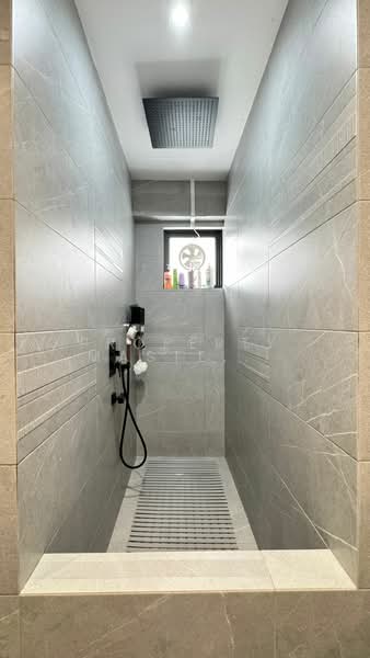 646 Hougang Avenue 8 HDB Flat For Sale at S$ 1,100,000 | PropertyGuru Singapore - Bathroom