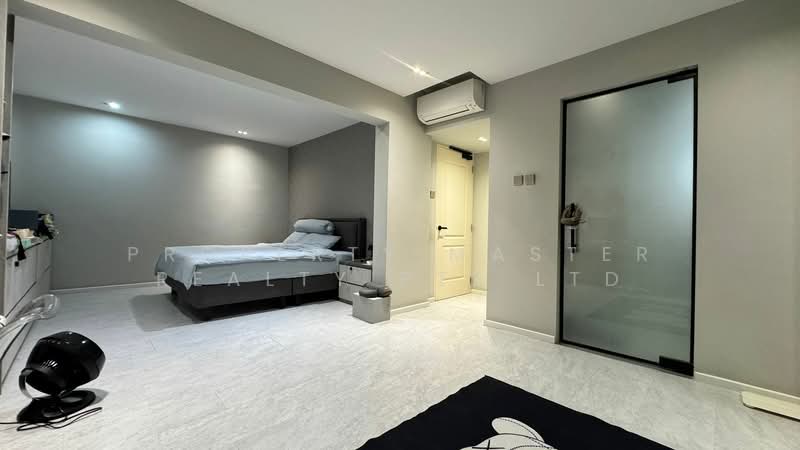 646 Hougang Avenue 8 HDB Flat For Sale at S$ 1,100,000 | PropertyGuru Singapore - Bedroom