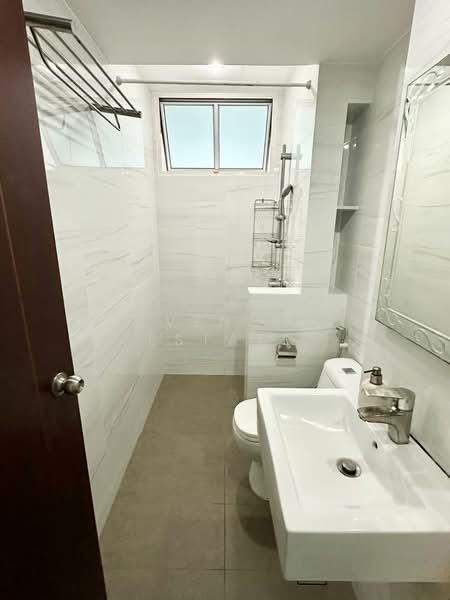 The Atria at Meyer, 61 Meyer Road, 3 Bedrooms, 1,475 sqft, Condominium For Rent, by DOEVEN REAL ESTATE, 500064202 - Bathroom - PropertyGuru.com.sg