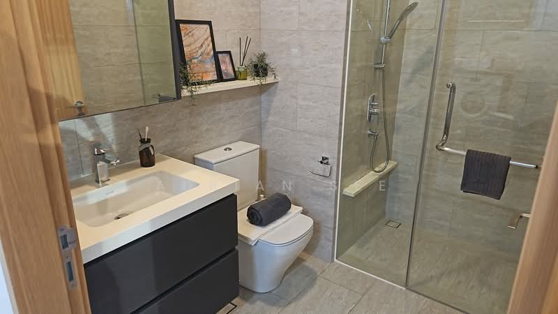 City Gate, 371 Beach Road, 1 Bedroom, 350 sqft, Apartment For Rent, by Adrian See, 500064221 - Bathroom - PropertyGuru.com.sg