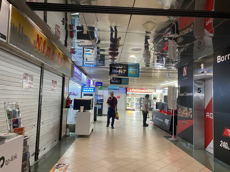 Sim Lim Square, 1 Rochor Canal Road, Beach Road / Bugis / Rochor, 380 sqft, Mall Shop For Sale, by Lim Boon Heng, 500064230 - Corridor - CommercialGuru.com.sg