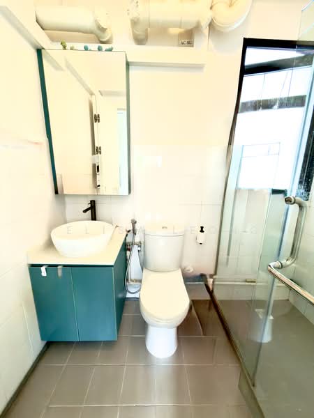 52 Cassia Crescent, 52 Cassia Crescent, Room Rental, 150 sqft, HDB Flat For Rent, by Velisa Leong, 500064236 - Bathroom - PropertyGuru.com.sg