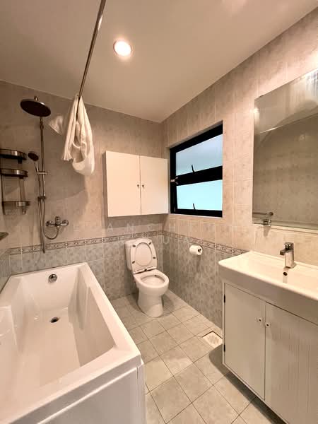 Mount Sinai Avenue, , 4 Bedrooms, 3,300 sqft, Semi-Detached House For Rent, by Liancheng Chua, 500064248 - Bathroom - PropertyGuru.com.sg