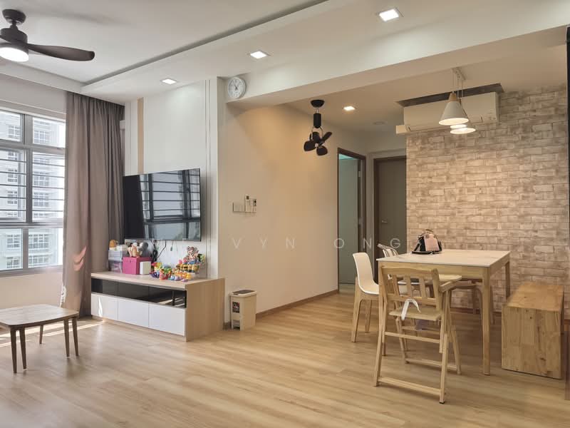 406A Northshore Drive HDB Flat For Sale at S$ 678,000 | PropertyGuru Singapore - Living Room