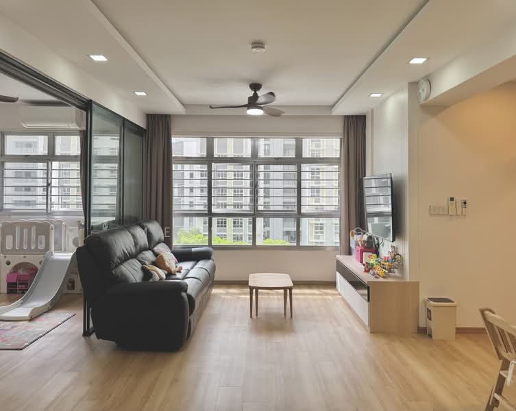 406A Northshore Drive HDB Flat For Sale at S$ 678,000 | PropertyGuru Singapore - Living Room