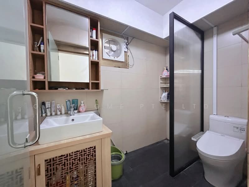 489B Choa Chu Kang Avenue 5 HDB Flat For Sale at S$ 730,000 | PropertyGuru Singapore - Bathroom
