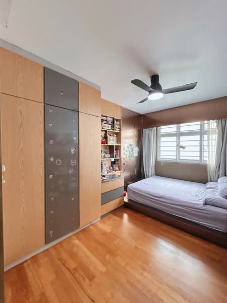 489B Choa Chu Kang Avenue 5 HDB Flat For Sale at S$ 730,000 | PropertyGuru Singapore - Bedroom