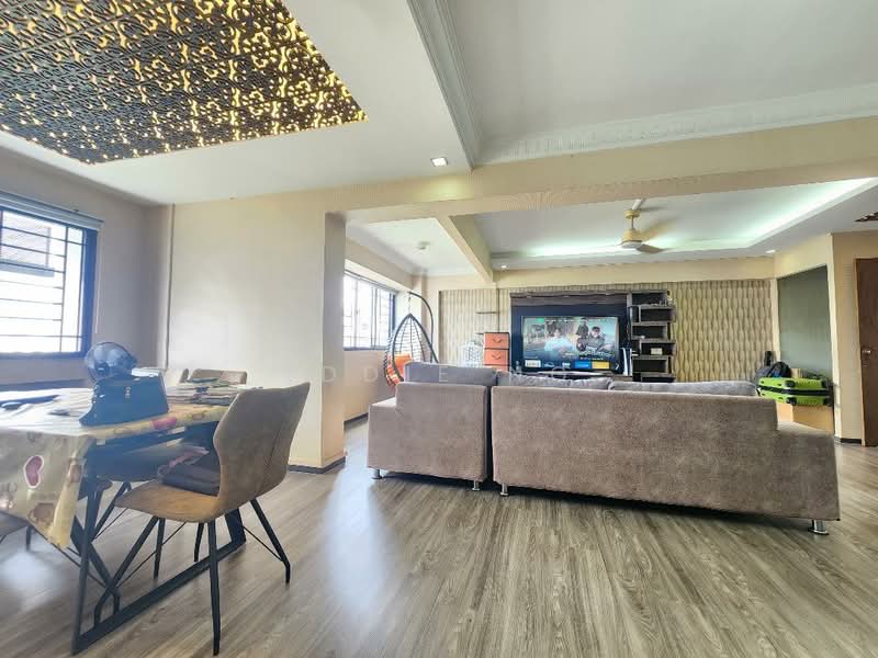 754 Woodlands Circle HDB Flat For Sale at S$ 728,000 | PropertyGuru Singapore - Living Room