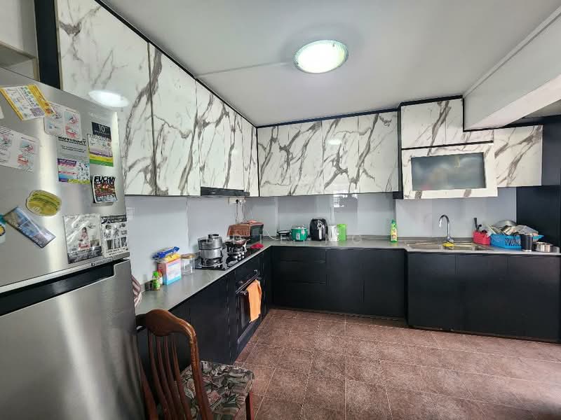754 Woodlands Circle HDB Flat For Sale at S$ 728,000 | PropertyGuru Singapore - Kitchen