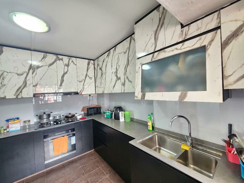 754 Woodlands Circle HDB Flat For Sale at S$ 728,000 | PropertyGuru Singapore - Kitchen
