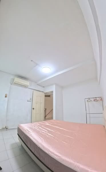 337 Jurong East Avenue 1, 337 Jurong East Avenue 1, 3 Bedrooms, 1,582 sqft, HDB Flat For Rent, by Ryan Lim, 500064270 - Bedroom - PropertyGuru.com.sg