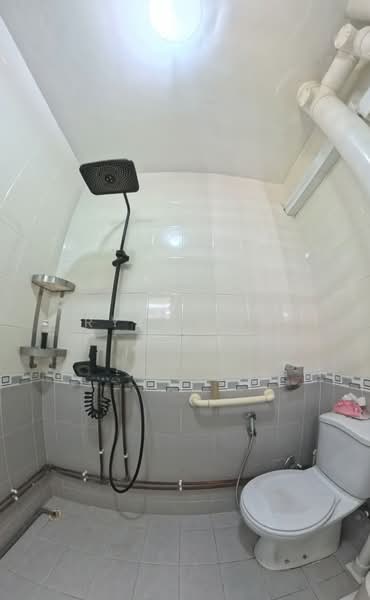 337 Jurong East Avenue 1, 337 Jurong East Avenue 1, 3 Bedrooms, 1,582 sqft, HDB Flat For Rent, by Ryan Lim, 500064270 - Bathroom - PropertyGuru.com.sg